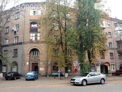 Room for sale 19.8 sq. m. on Serhiy Berehovoy St. 16/14 •