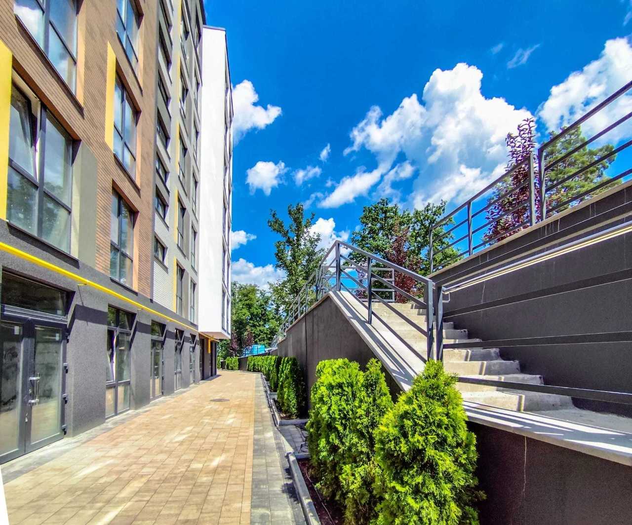 3-кімнатна Квартира з гардеробною 76м2.!Будинок закритою тер