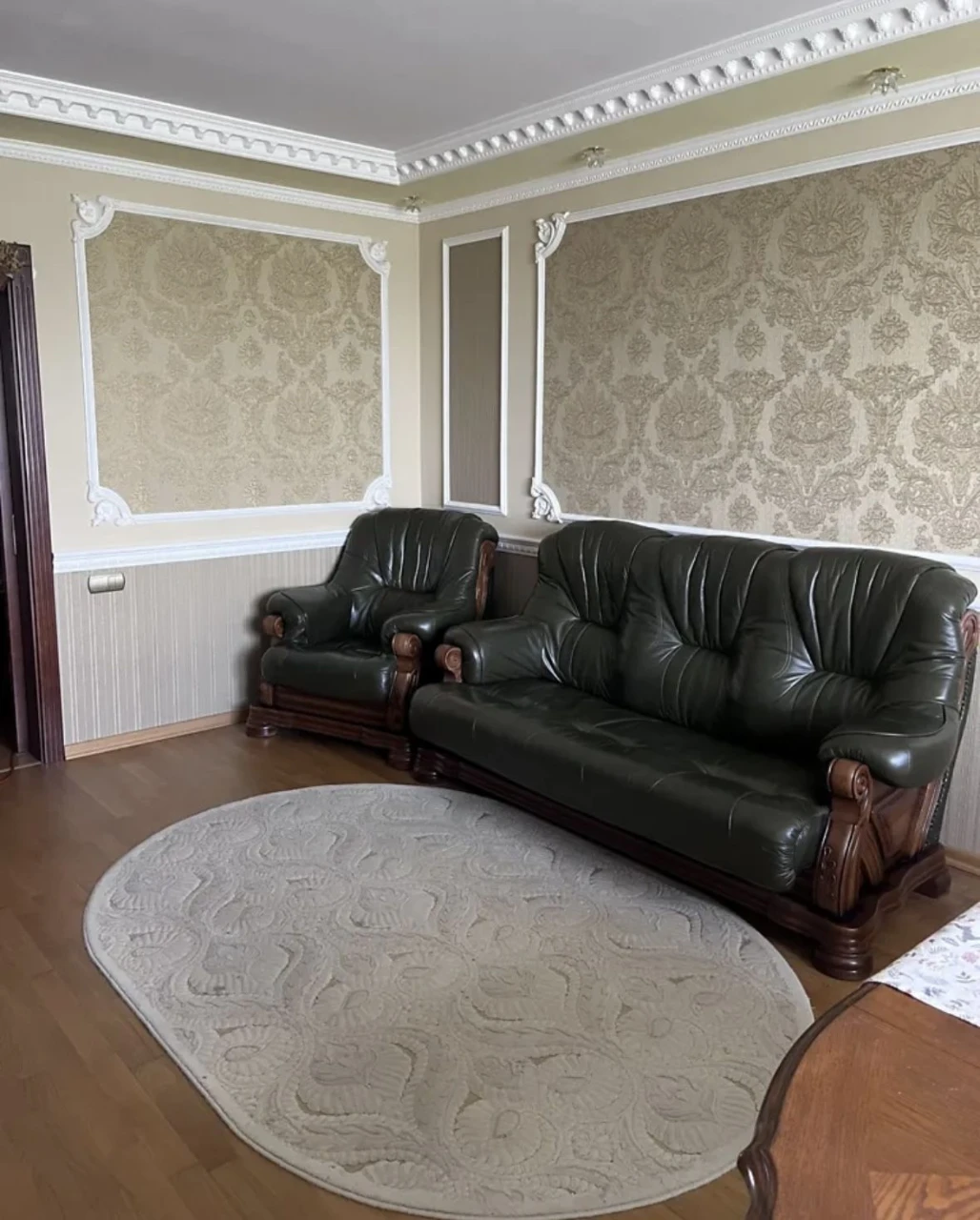Продаж 3-к квартира з ремонтом та меблями центр Бучі поряд з