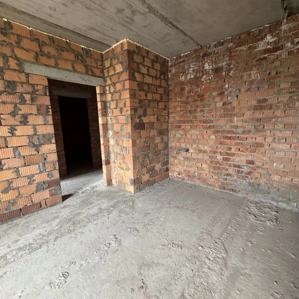 Євро двокімнатна вид на школу