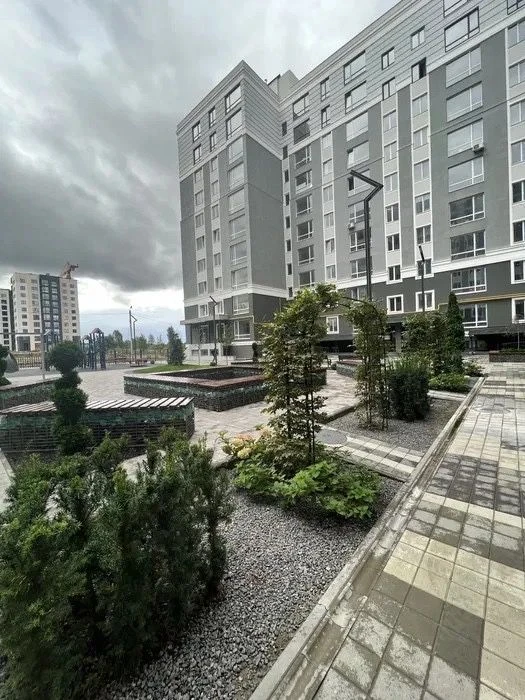 ТЕРМІНОВО! Продажа розкішної квартири з частковим ремонтом!