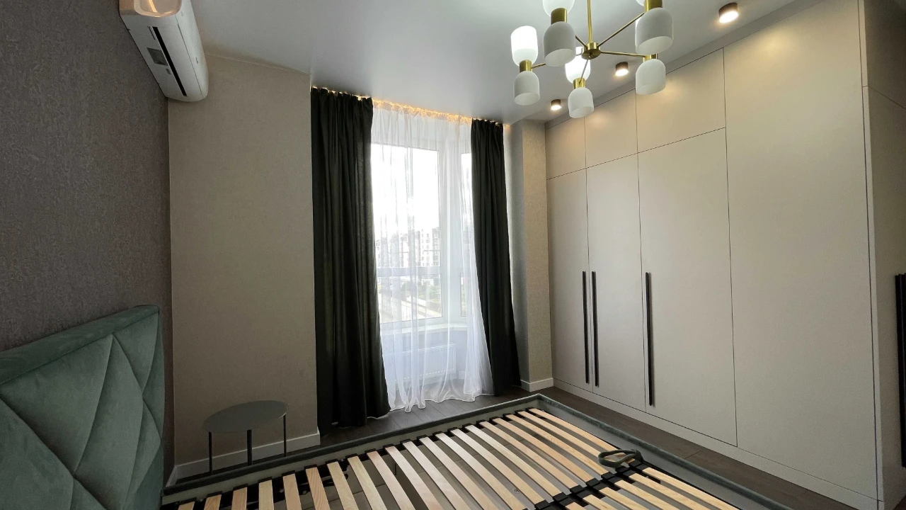 Квартира з дизайнерський ремонт, меблі та техніка, готова до