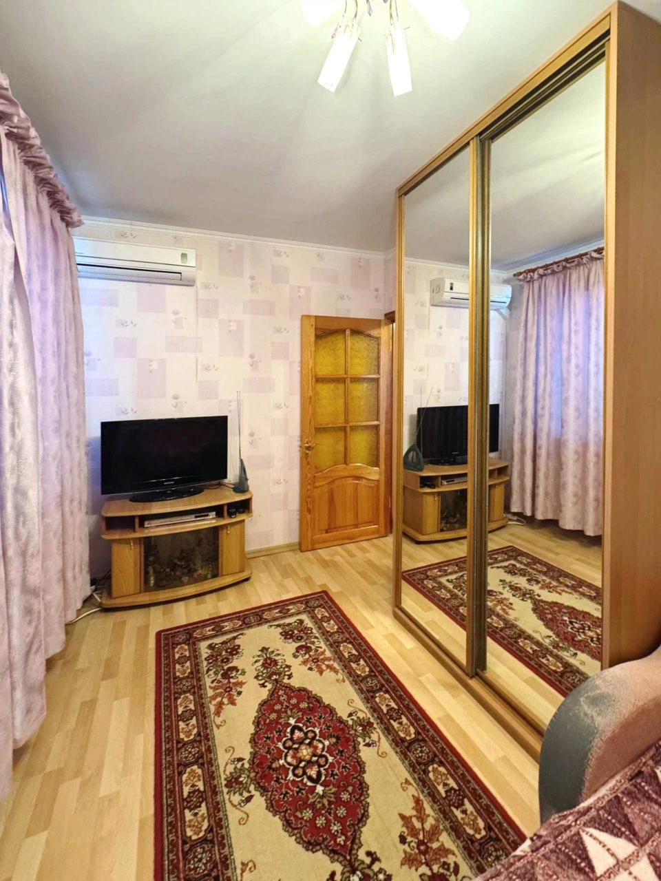 Продаж 3 к.квартири з ремонтом та меблями. Заїзжай та живи.