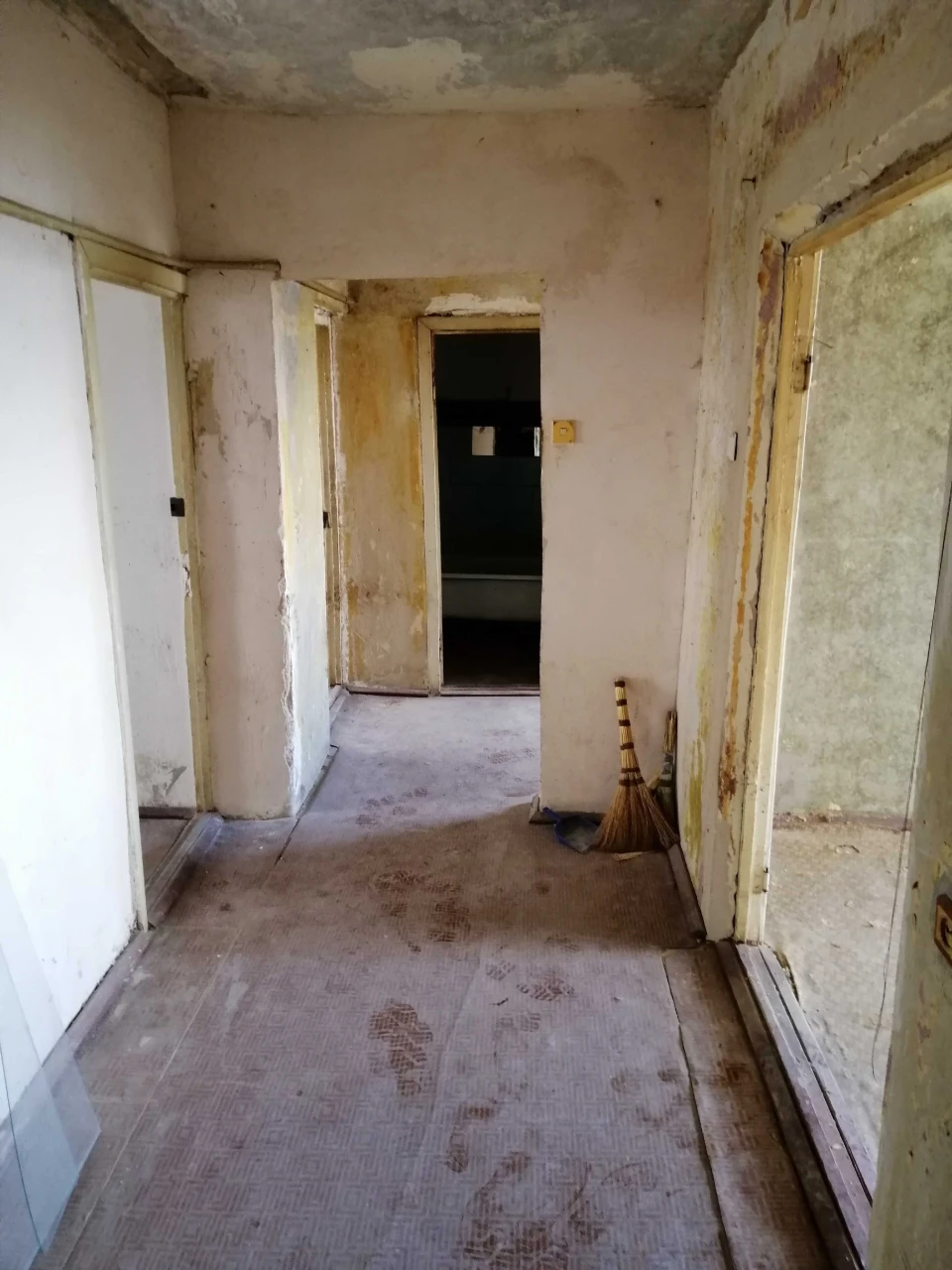 м. Березань, Броварський р-н, 3-к. квартира під ремонт, 2400