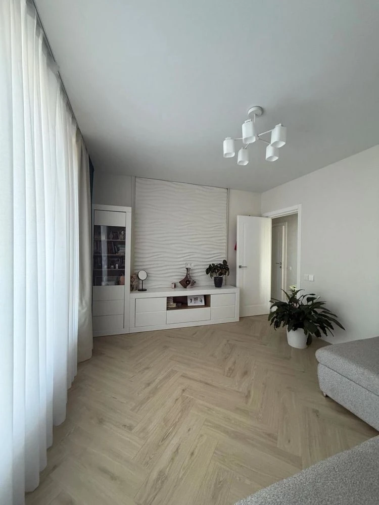 Продаж 2 кімн квартра 60 м² 8/8 м.Дубляни 140000$