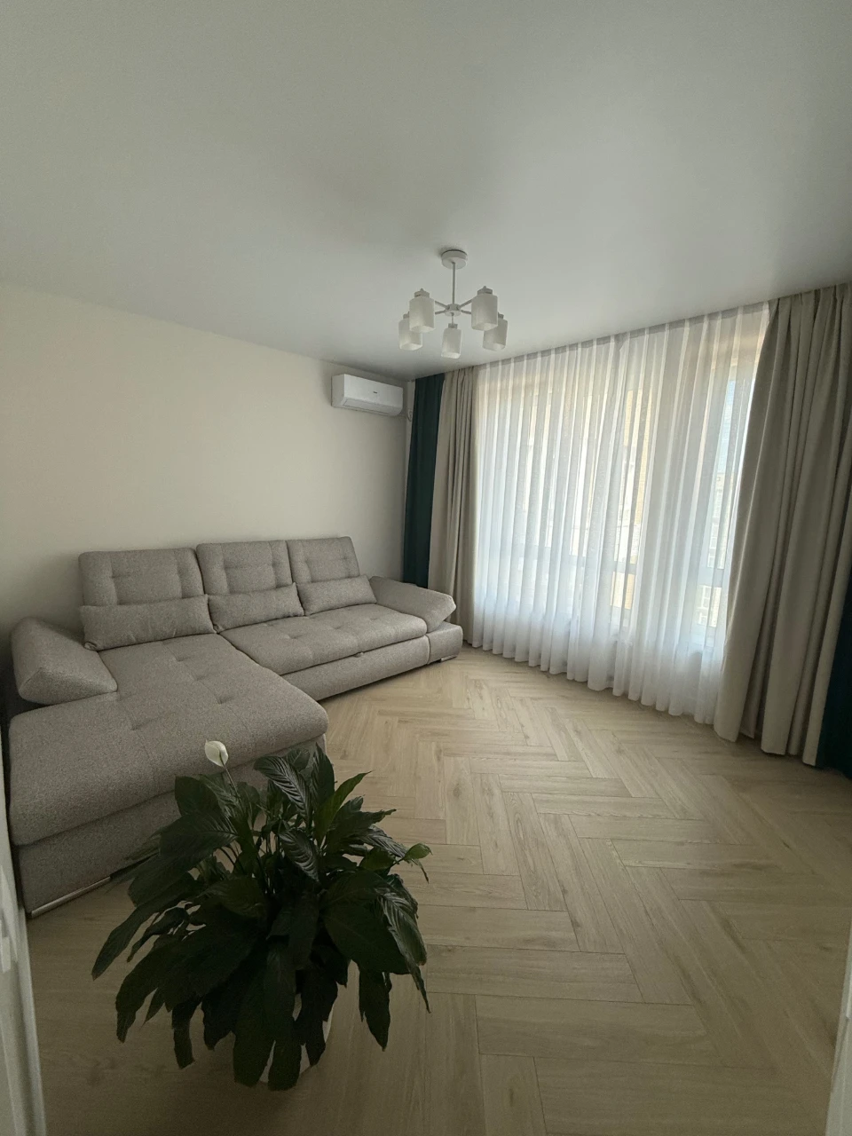 Продаж 2-кімнатноі квартири з якісним ремонтом і технікою