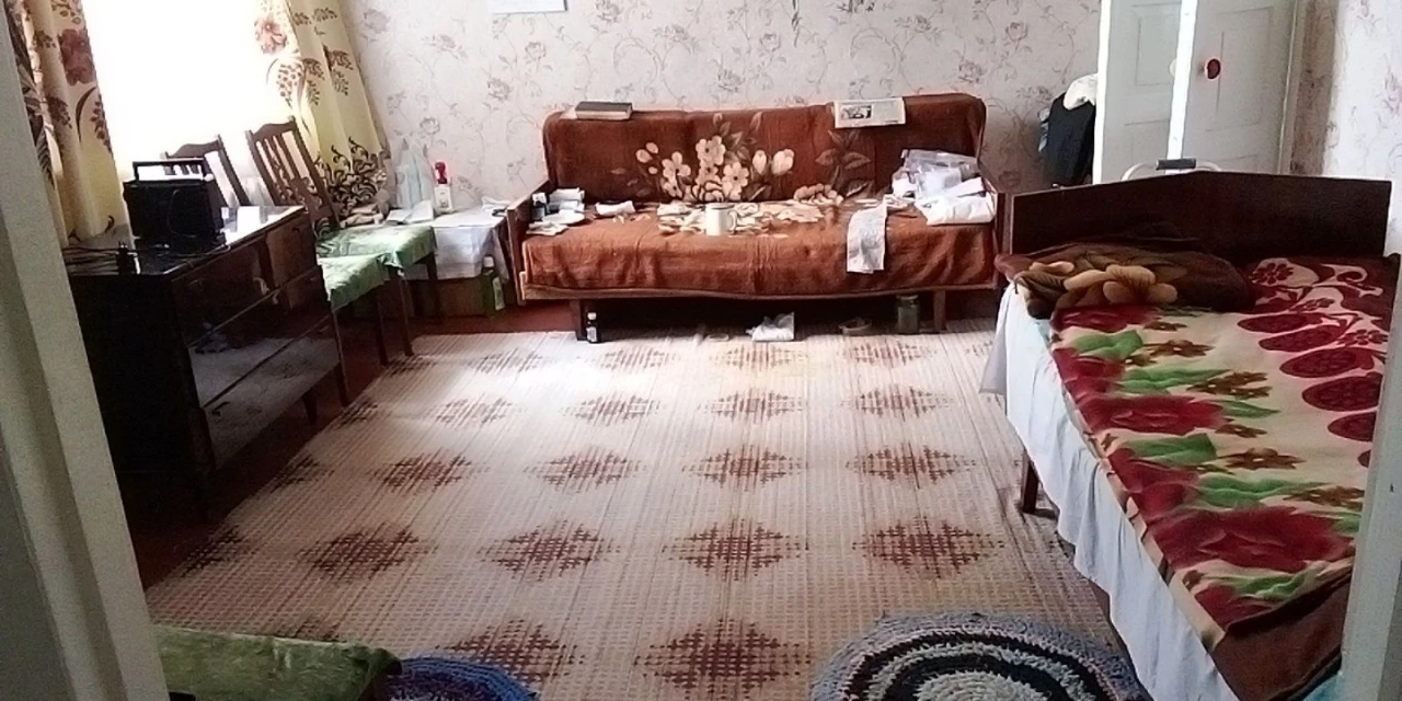 Продам квартиру в 4х квартирному будинку