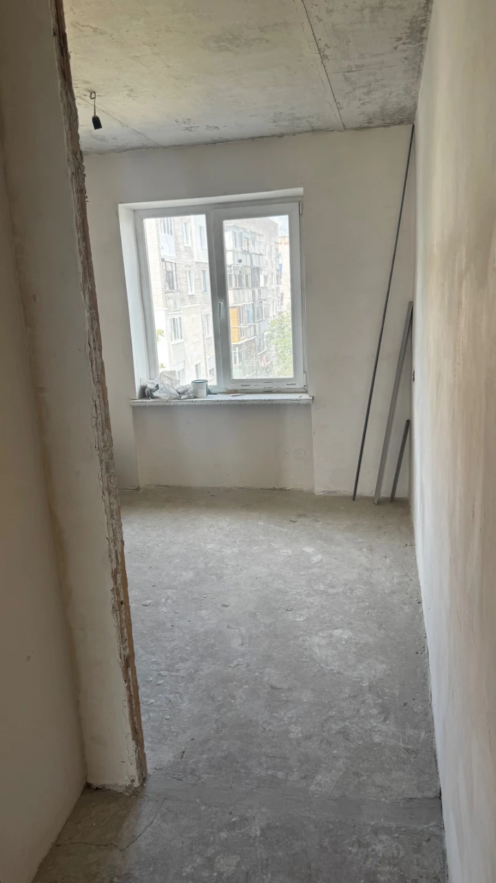 Продається 3-кімнатна квартира в Чешках