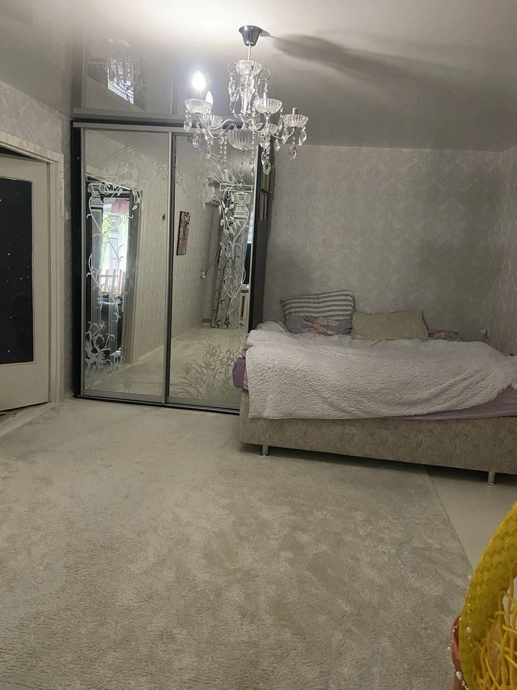 Продам однокомнатную квартиру:чешка,второй этаж35м.кв.35микр