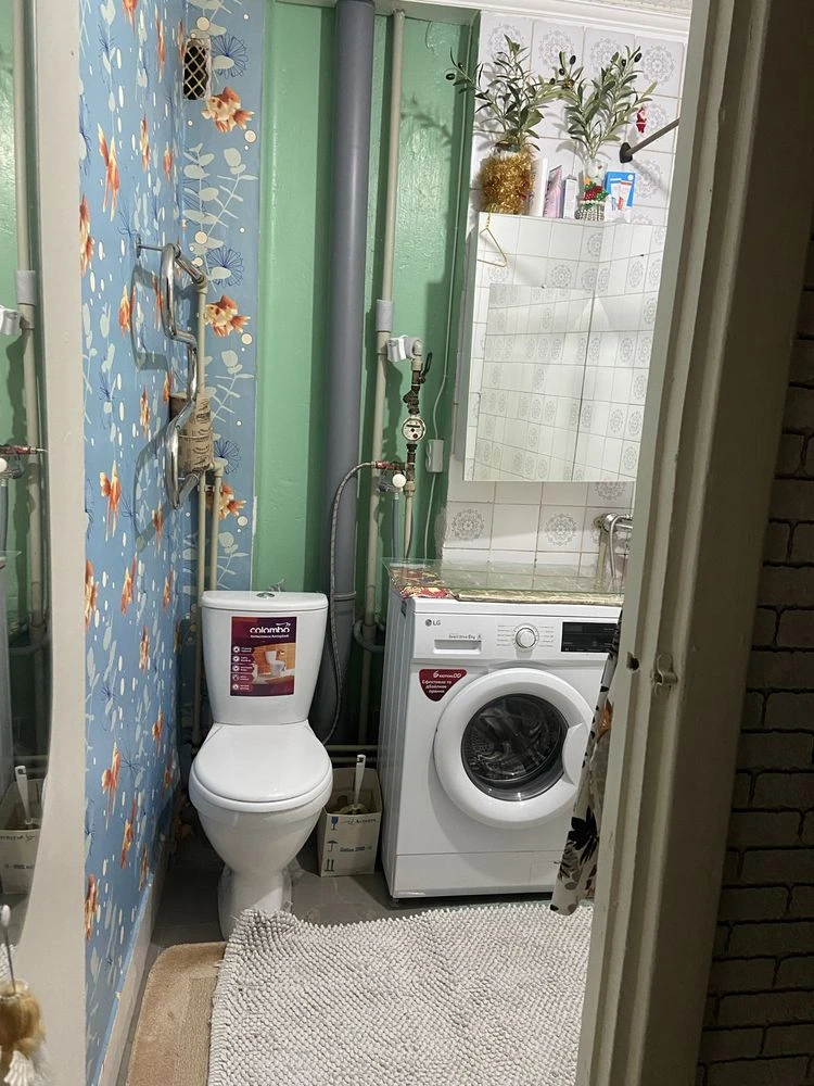 Продам однокомнатную квартиру:чешка,второй этаж35м.кв.35микр