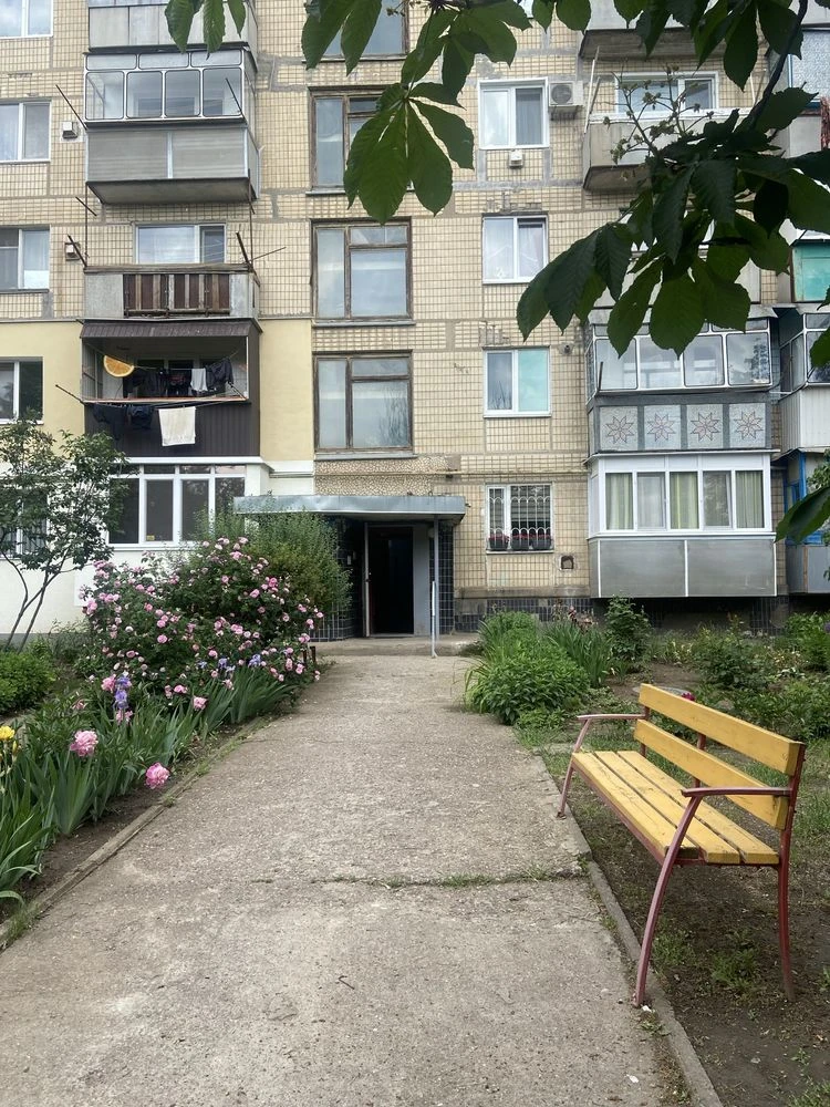 Продам однокомнатную квартиру:чешка,второй этаж35м.кв.35микр