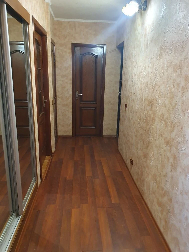 Продається 4-кімнатна квартира