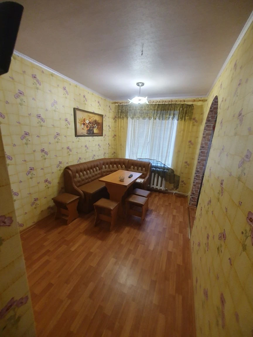 Продається 4-кімнатна квартира