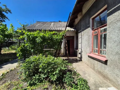 Продам 3 кімнатну квартиру з власним двориком Подільськ Одес