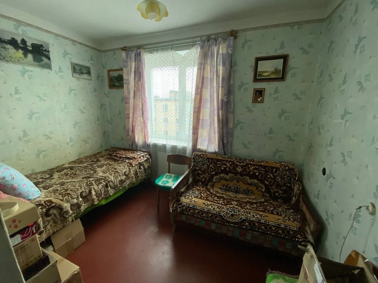 Квартира 4 кімнатна +3 сараї