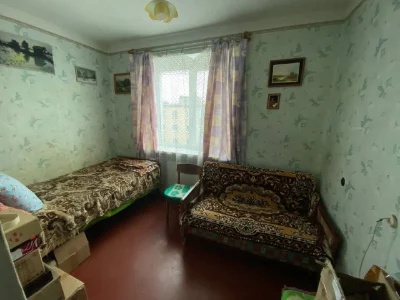 Квартира 4 кімнатна +3 сараї