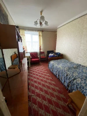 Квартира 4 кімнатна +3 сараї