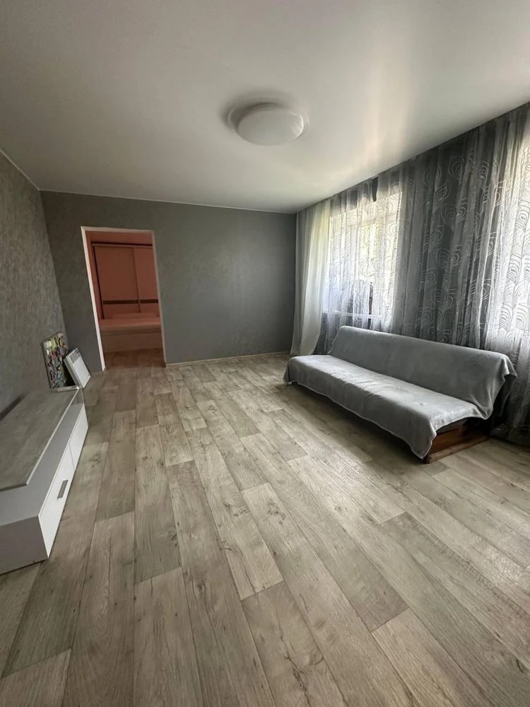 Продам 2-х ком с ремонтом в Центре Подгороднего