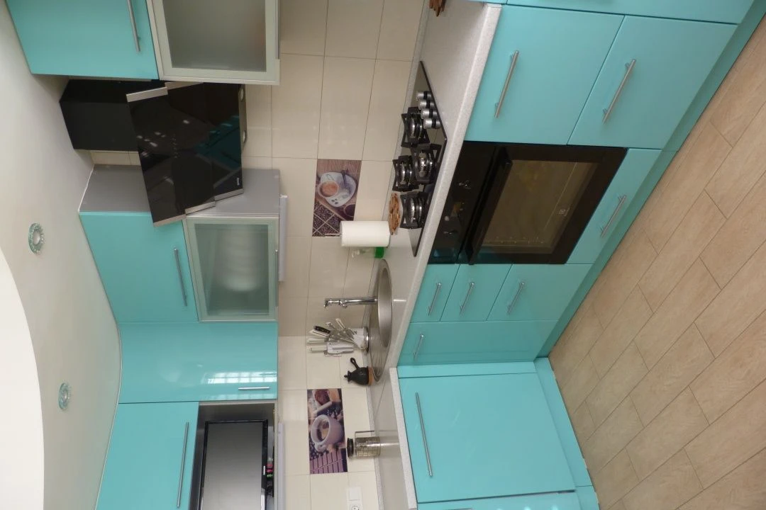 Selling a 3-bedroom apartment