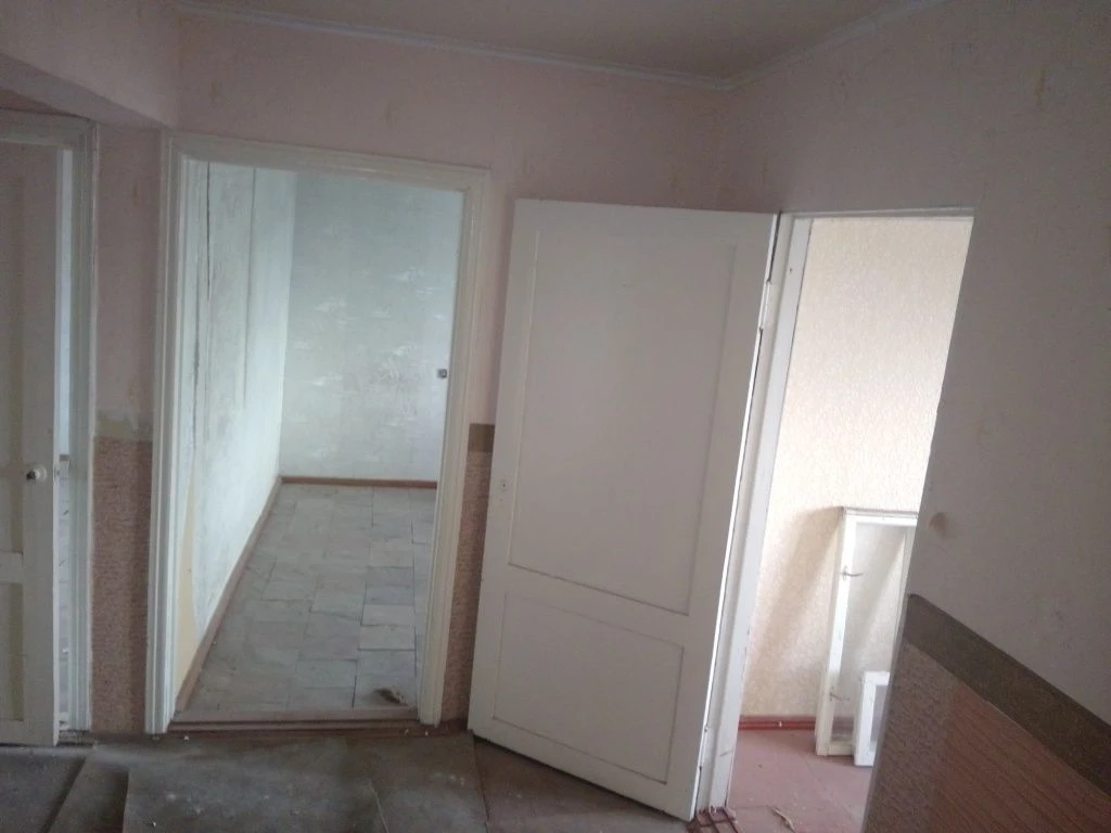 Продам 4-ьох кімнатну квартиру під ремонт