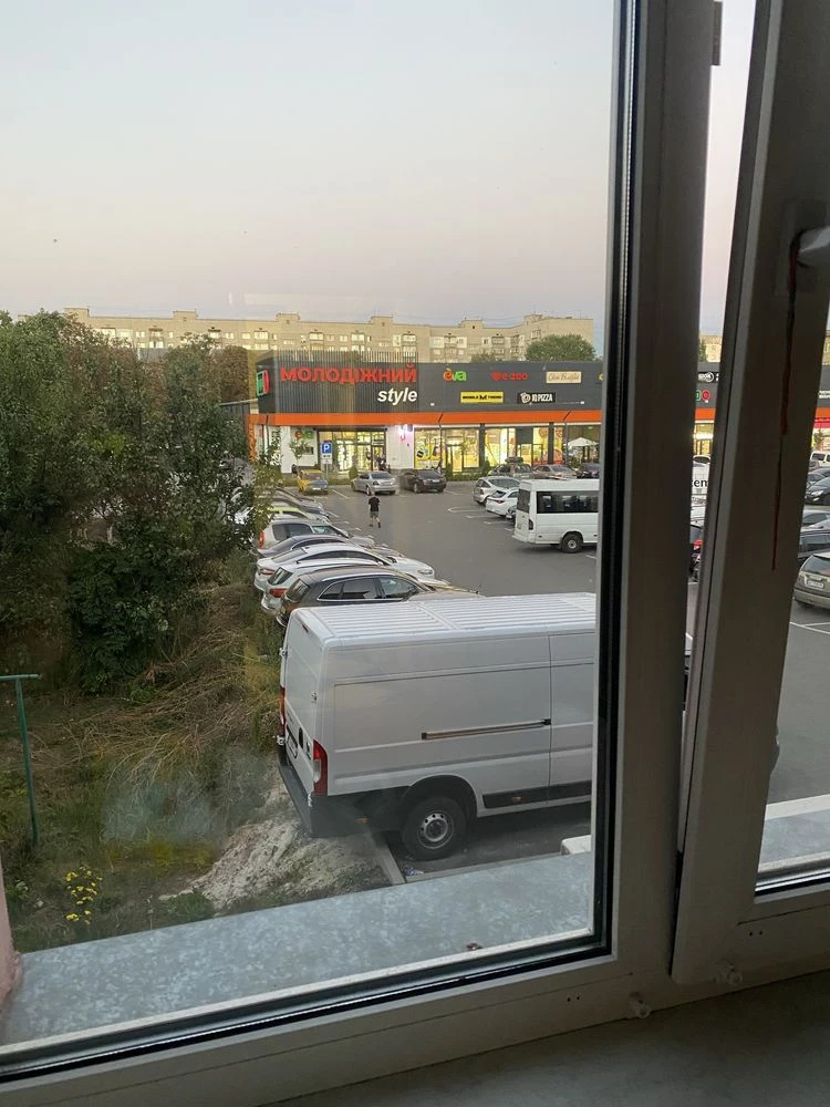 Продається 2-кімнатна квартира в центрі міста (торг)