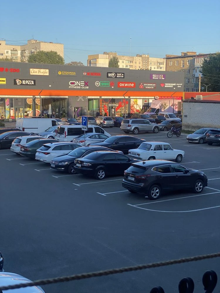 Продається 2-кімнатна квартира в центрі міста (торг)