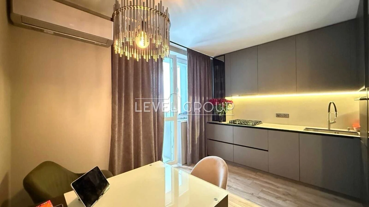 Продаж сучасної 3-кімнатної квартири 76 м² з ремонтом