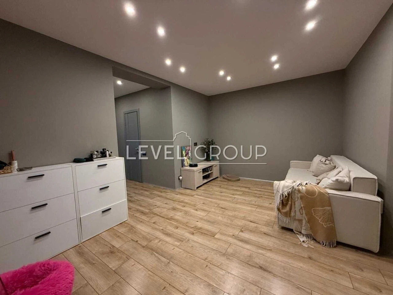 Продаж сучасної 3-кімнатної квартири 76 м² з ремонтом