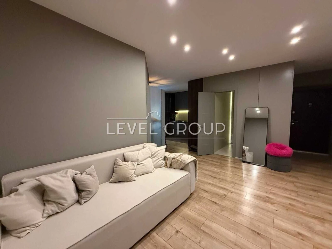 Продаж сучасної 3-кімнатної квартири 76 м² з ремонтом