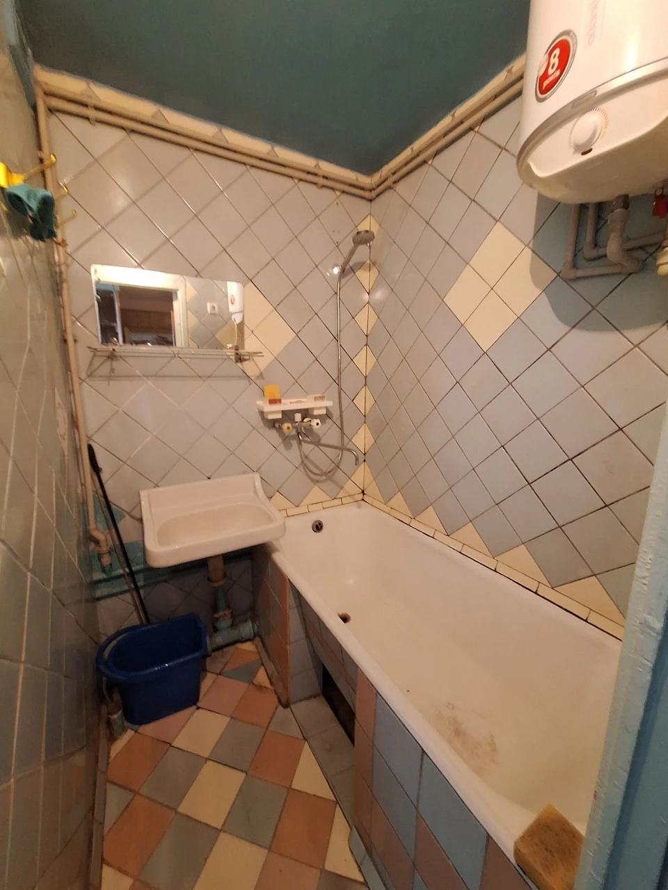Продаю 2 кімнатну квартиру  вул. Білогородська 144