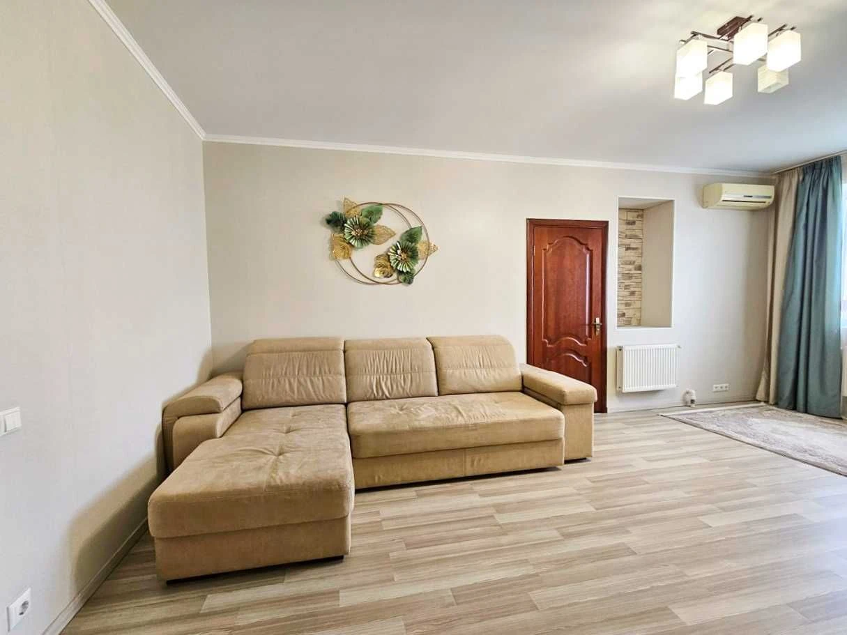 Простора квартира 98m2 в м. Боярці + приміщення над квартирою