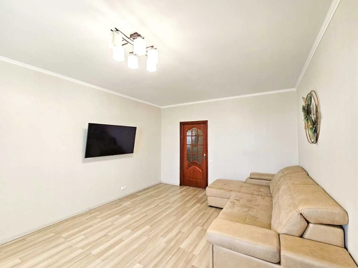 Простора квартира 98m2 в м. Боярці + приміщення над квартирою