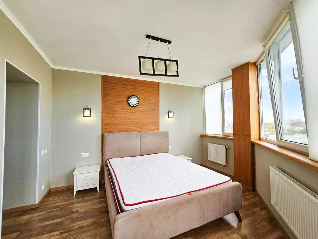 Простора квартира 98m2 в м. Боярці + приміщення над квартирою