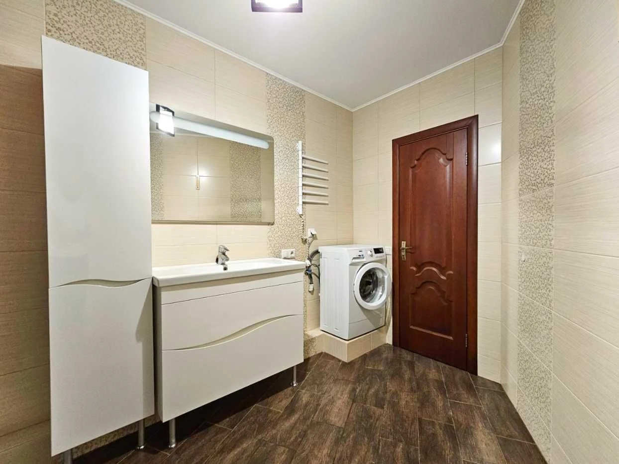 Простора квартира 98m2 в м. Боярці + приміщення над квартирою