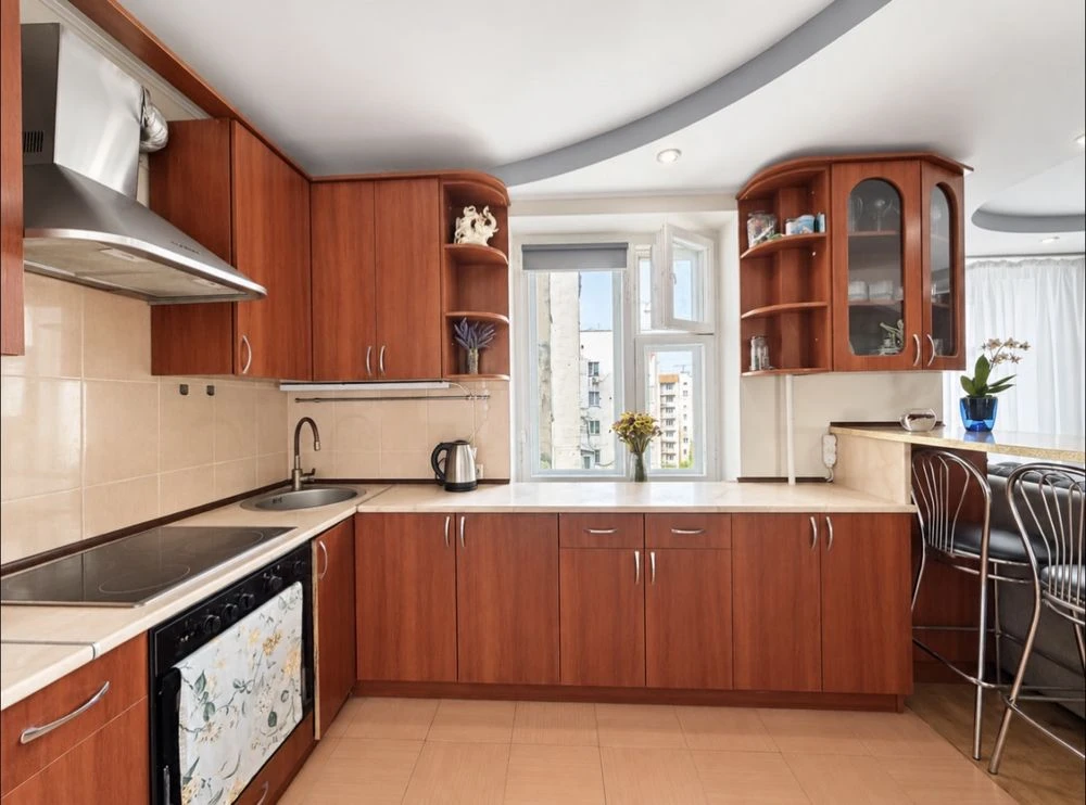 Sale of a 3-room apartment in the city of Ukraine