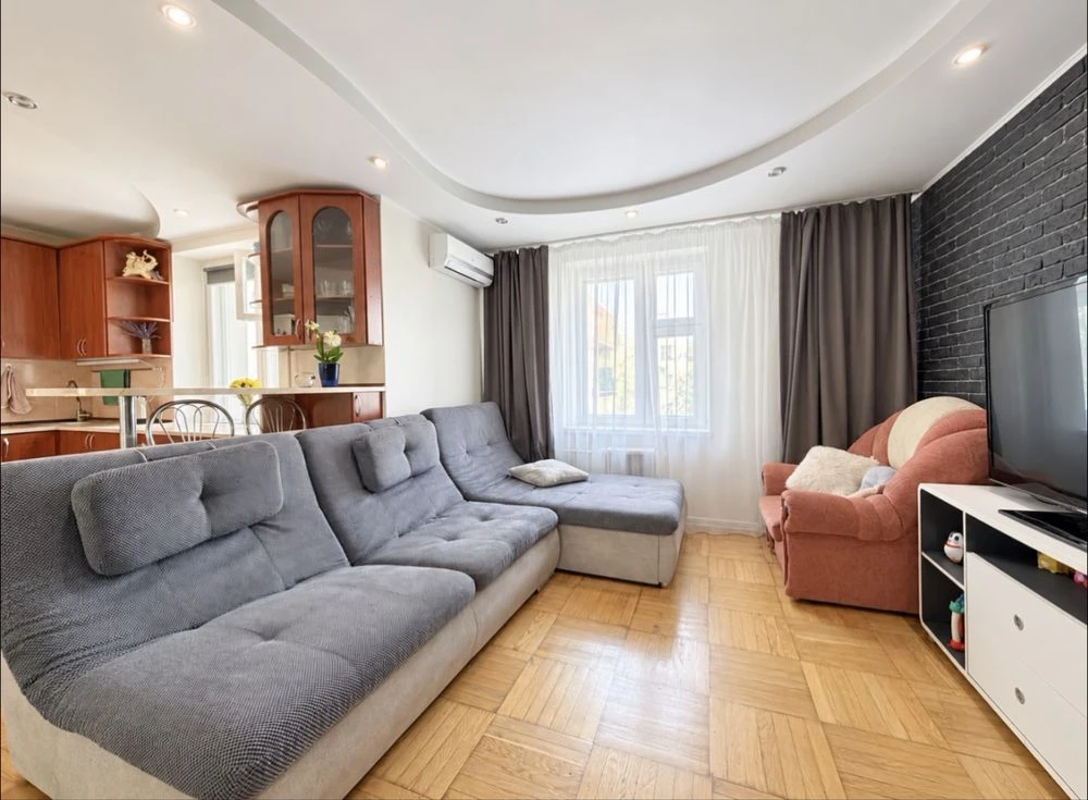 Sale of a 3-room apartment in the city of Ukraine