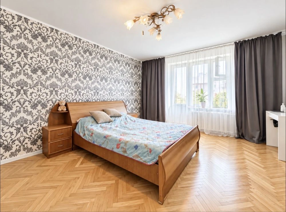 Sale of a 3-room apartment in the city of Ukraine