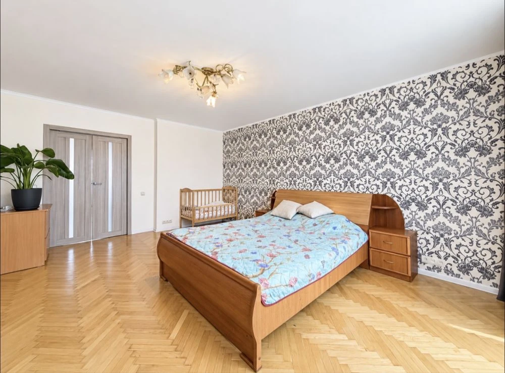 Sale of a 3-room apartment in the city of Ukraine