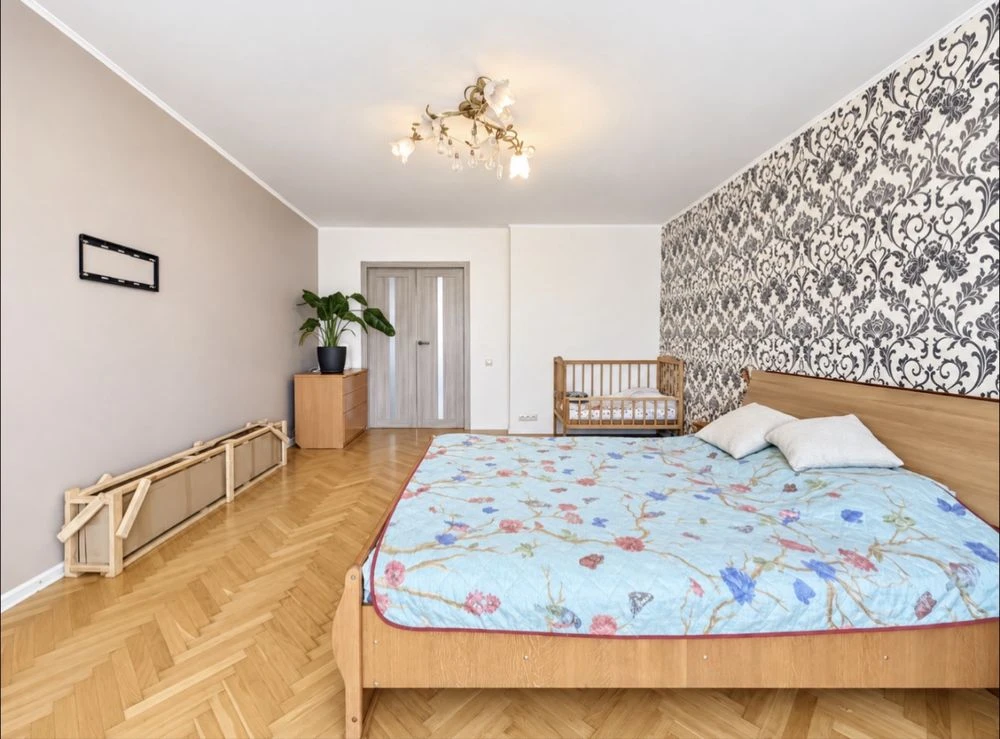 Sale of a 3-room apartment in the city of Ukraine