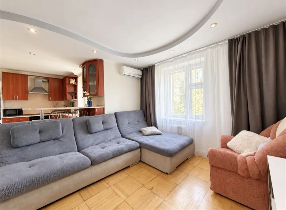 Sale of a 3-room apartment in the city of Ukraine