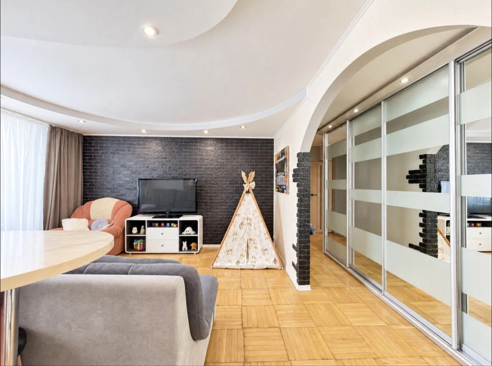 Sale of a 3-room apartment in the city of Ukraine