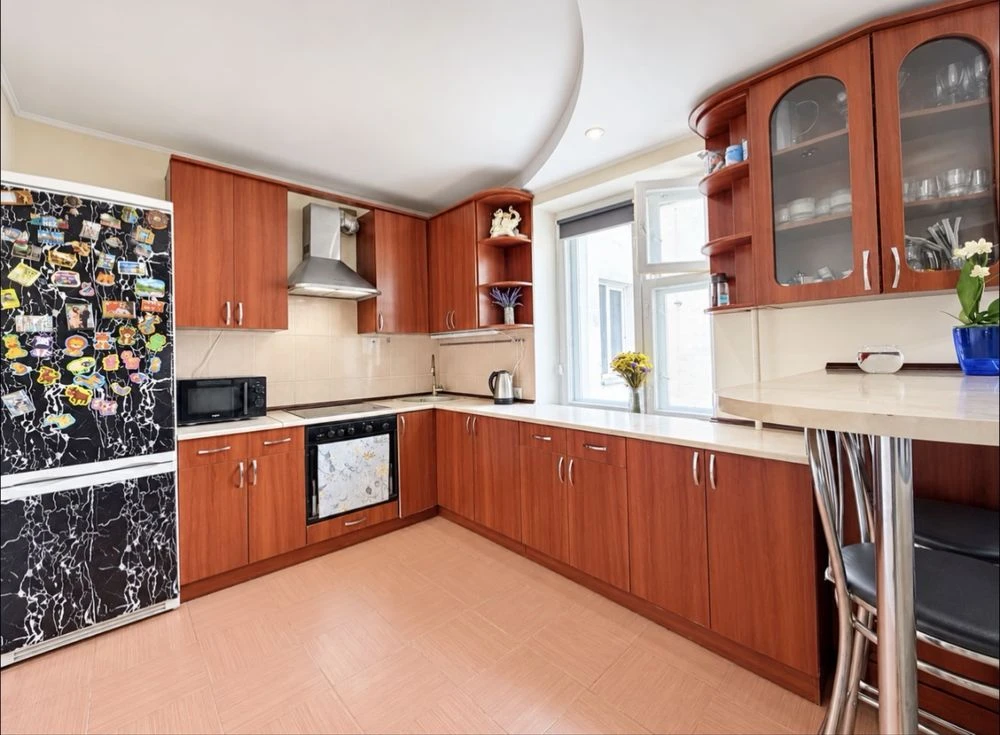 Sale of a 3-room apartment in the city of Ukraine