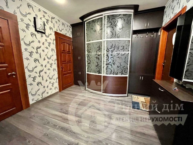 Продам 3К квартиру аїнка біля р.Дніпро