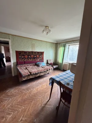 Продається 3-кімнатна квартира в центрі міста Українка