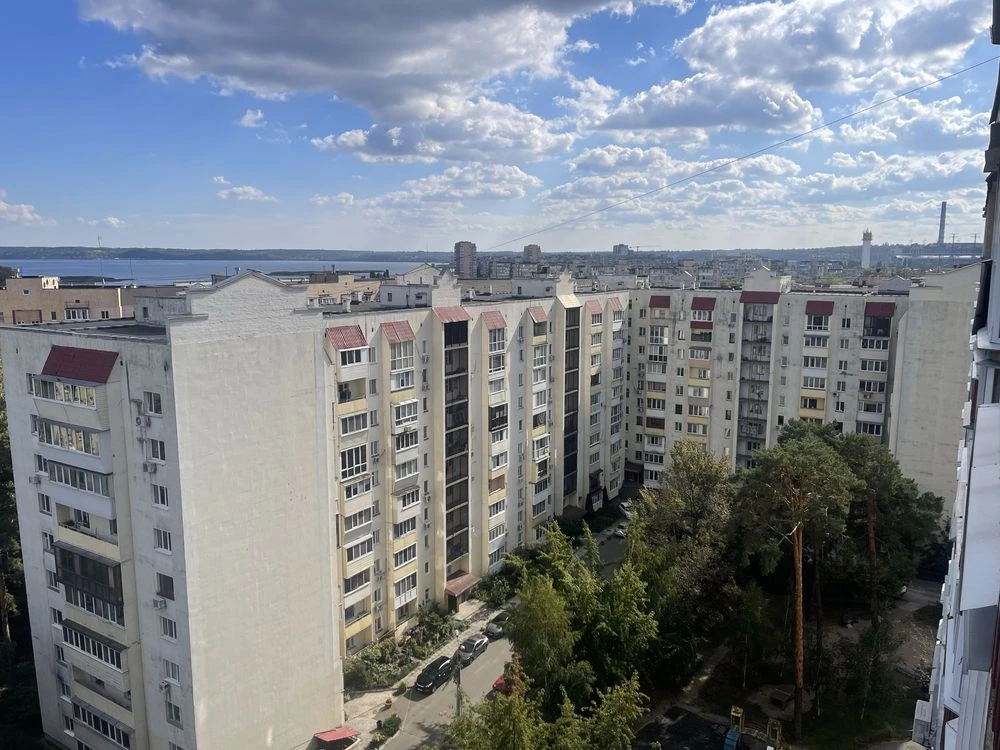 For sale 1-bedroom apartment in Ukraine, st. Sosnova, 1