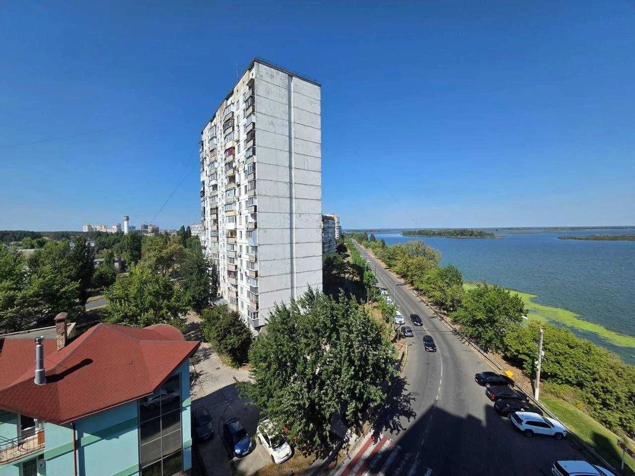 Sale of a 1-bedroom apartment in a new building