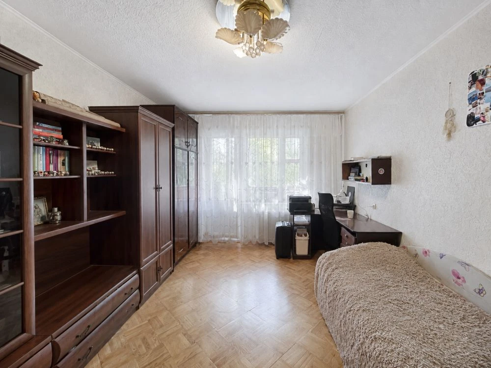 Продажа квартиры, м. Украина, Сосновая, 4