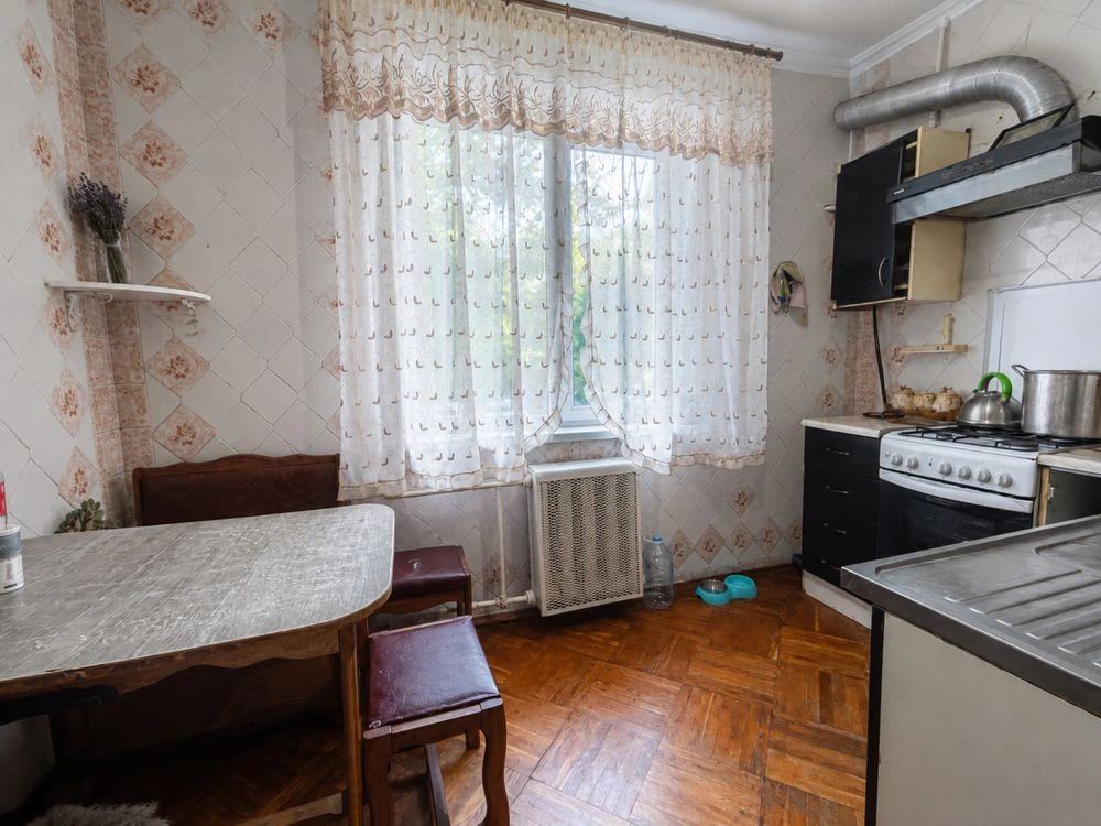 Продажа квартиры, м. Украина, Сосновая, 4