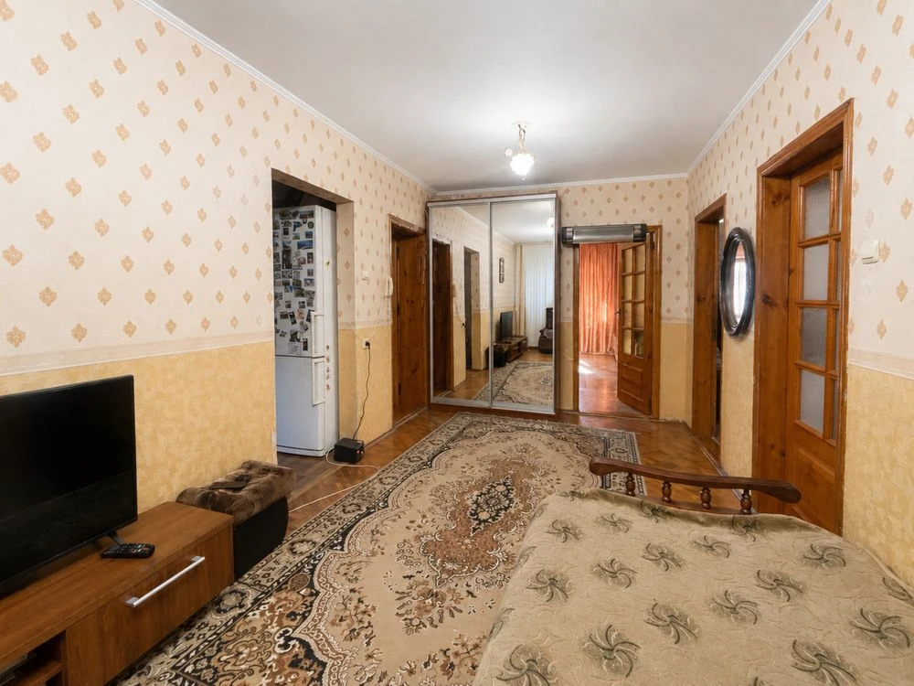 Продажа квартиры, м. Украина, Сосновая, 4