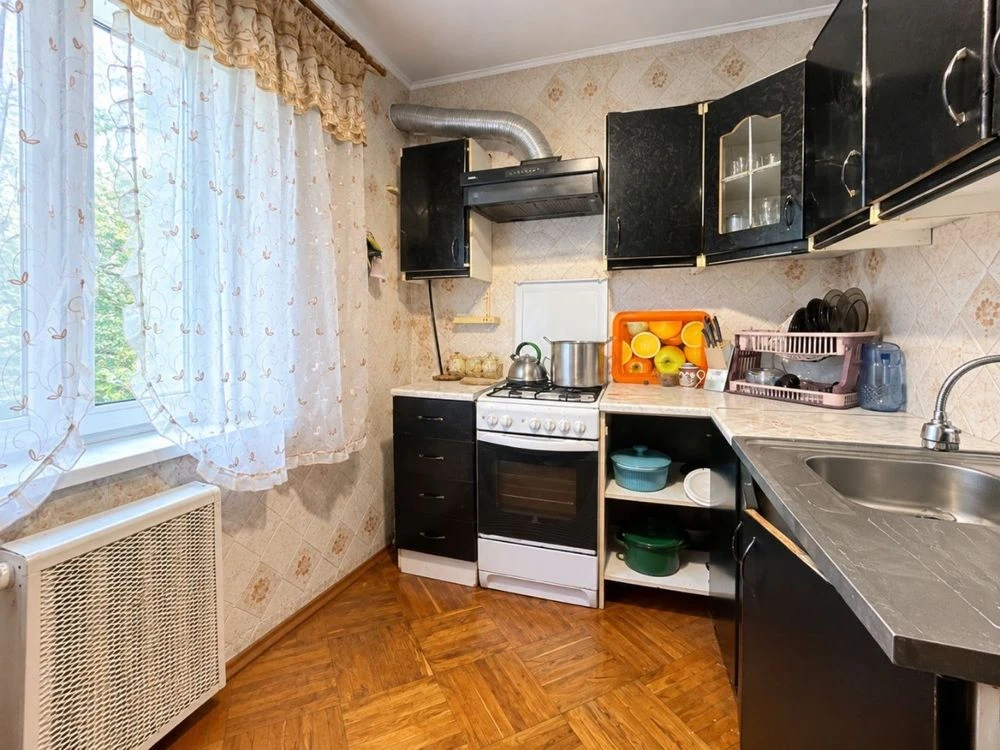 Продажа квартиры, м. Украина, Сосновая, 4